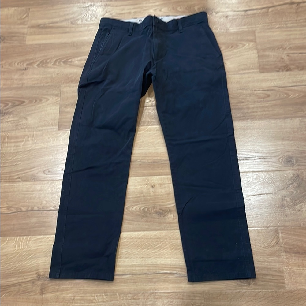 Dockers Straight fit Men's Navy Chino Pants (33x32)